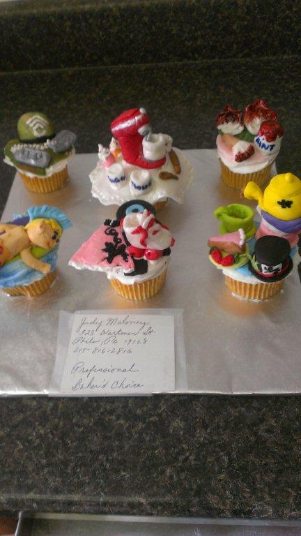 Alice in Wonderland cupcakes-