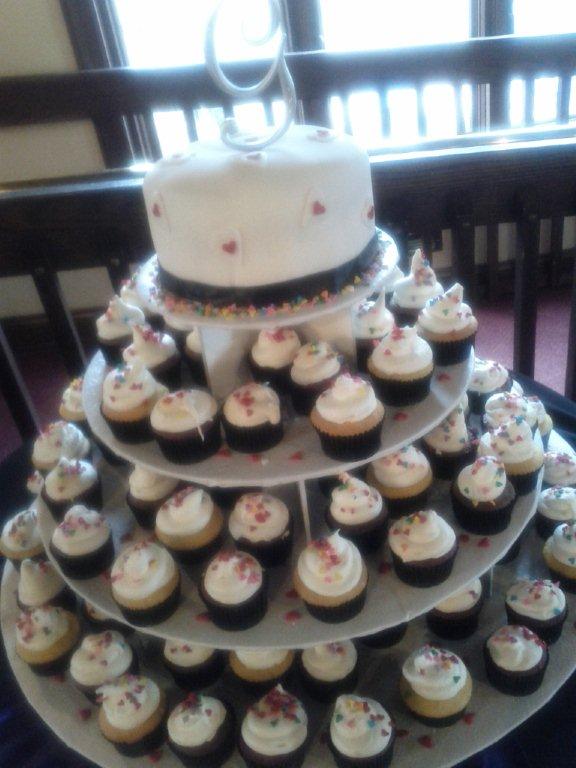 WEDDING CUPCAKE CAKE-