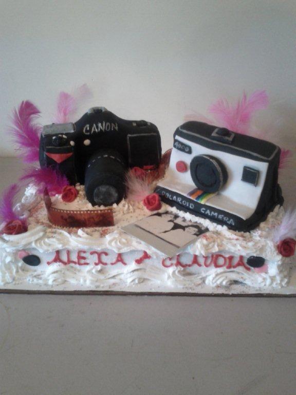 VINTAGE CAMERA BIRTHDAY CAKE-