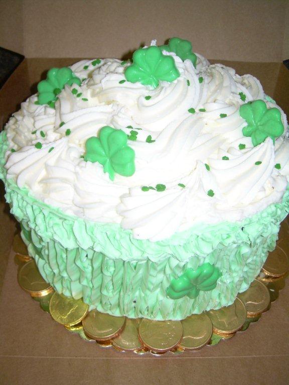 GIANT CUPCAKE CAKE-